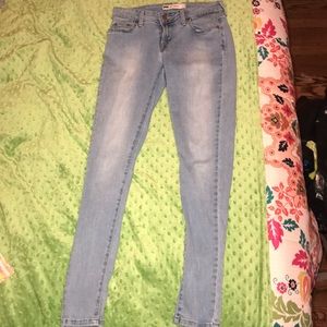 Levi Light wash skinny jeans